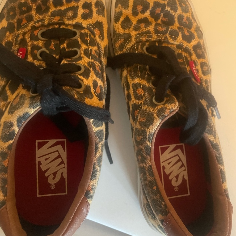 Vans - Picture 3 of 4